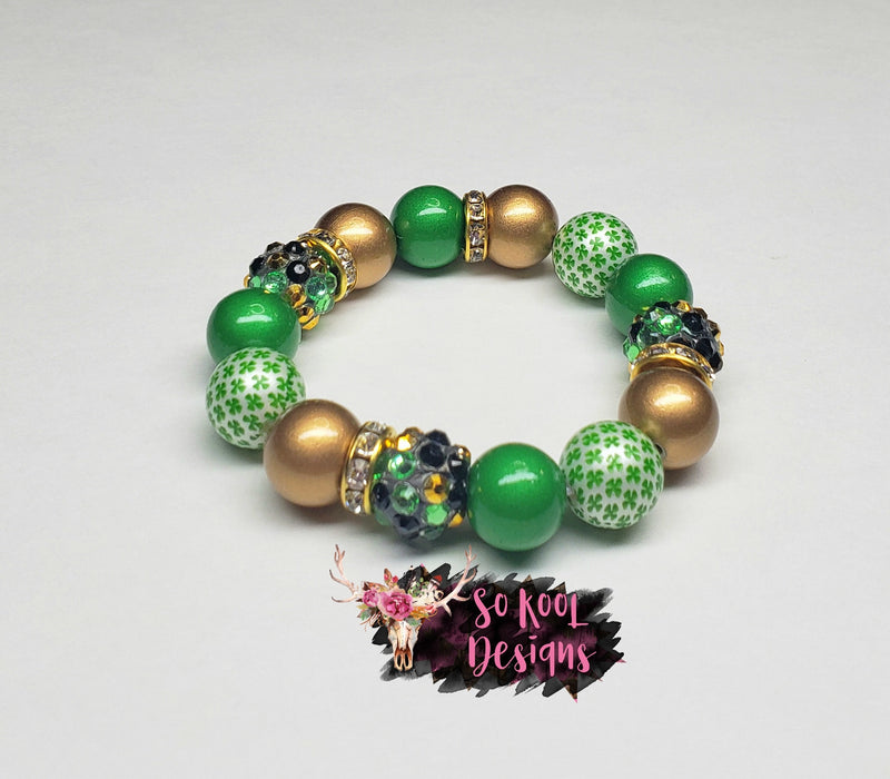 Golden confetti clover bracelet